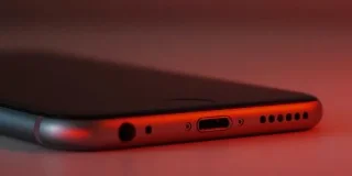 Как почистить порт зарядки iPhone