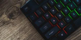 如何在 Windows 10 上不使用 AutoHotKey 重新映射鍵