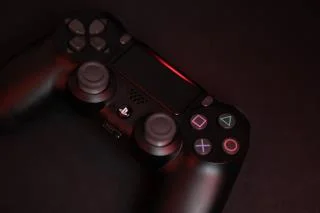 如何將 PS4 控制器連接到 Windows 10 PC