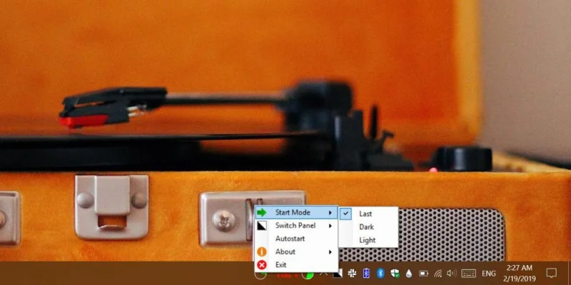 如何從 Windows 10 上的系統托盤更改主題