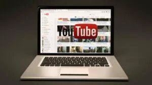 هولو لايف مقابل. YouTube TV: أيهما تختار؟