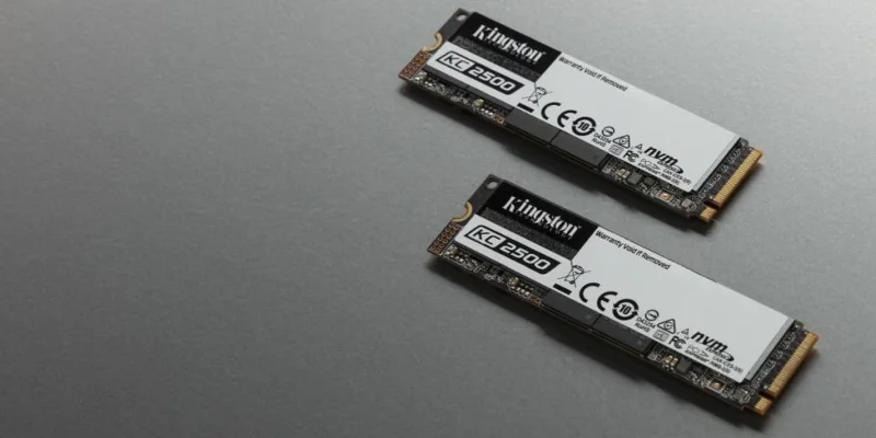 SSDのメーカーとモデル確認