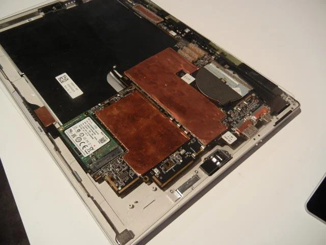 Surface Pro 3: un vistazo al interior de los componentes que hacen funcionar esta tableta.