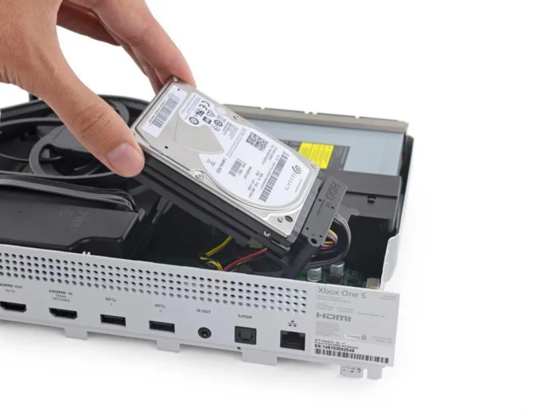 El desmontaje de la Xbox One S revela un disco duro más rápido y un diseño más sencillo.