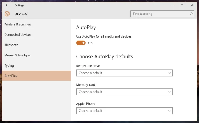 Configurar acciones de reproducción automática para unidades, tarjetas SD y iPhone en Windows 10
